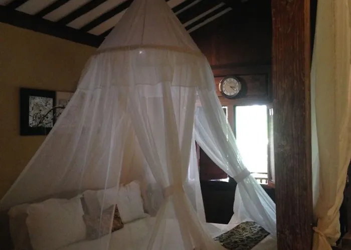 Joglo Bali Guest house *
