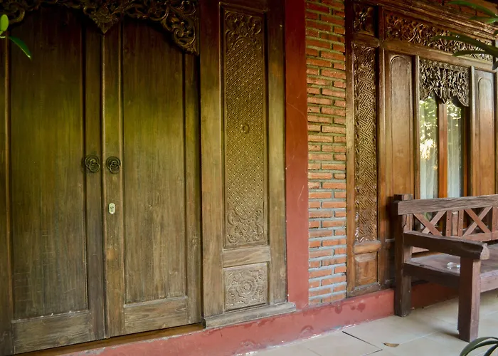 Joglo Bali Guest house Penatih